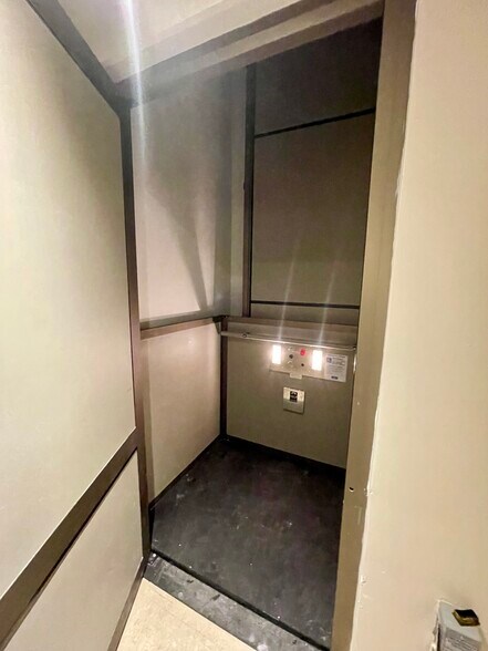 More Photos Of 2246 Larimer St, Denver Storefront For Lease