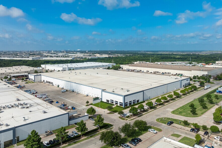 More Photos Of 15124 Grand River Rd, Fort Worth Distribution For Lease