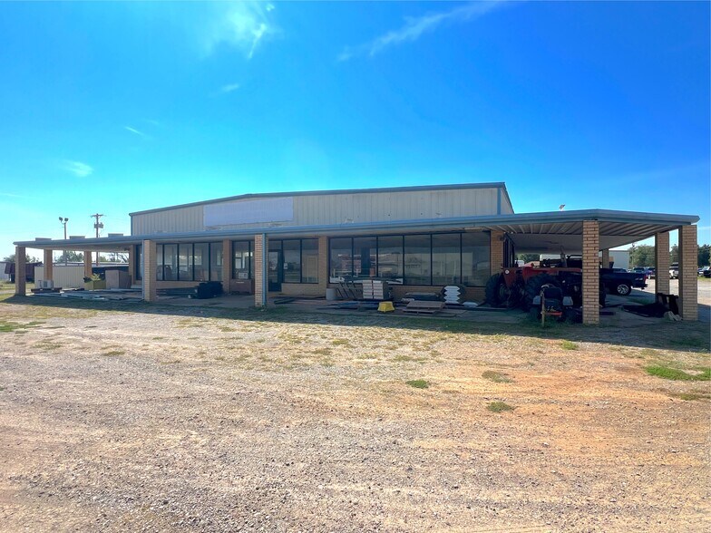 More Photos Of 209 S Country Club Rd, Anadarko Service Station For Sale