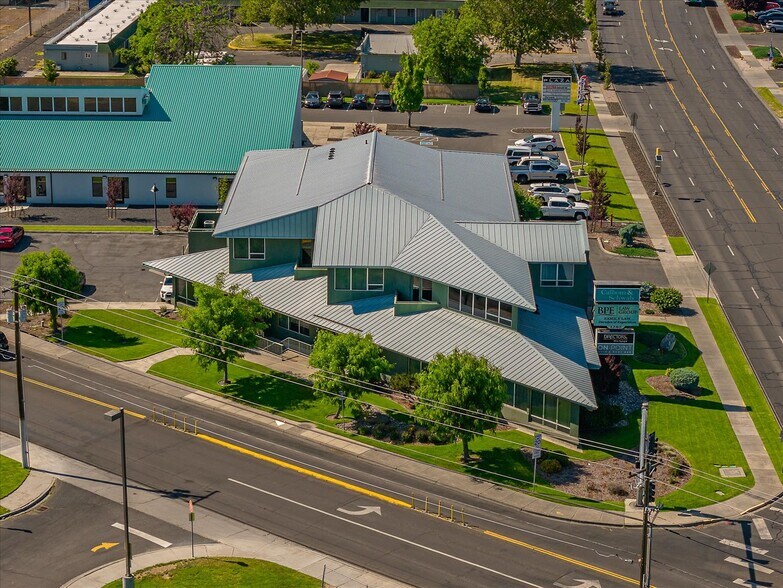 Primary Photo Of 1240 Pioneer Way S, Moses Lake Office For Sale