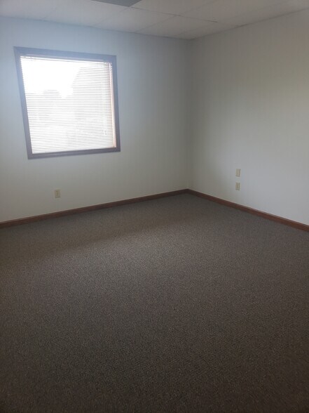 More Photos Of 1512 W 96th Ave, Crown Point Office Residential For Lease