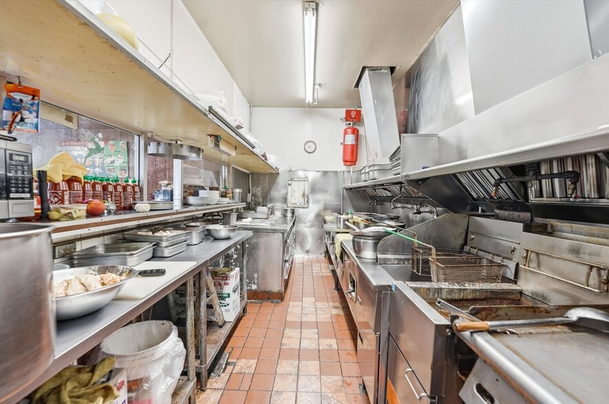 More Photos Of 486 W 20th St, San Pedro Storefront Retail Residential For Sale