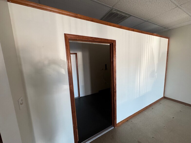 More Photos Of 4500 Commercial Way, Spring Hill General Retail For Lease