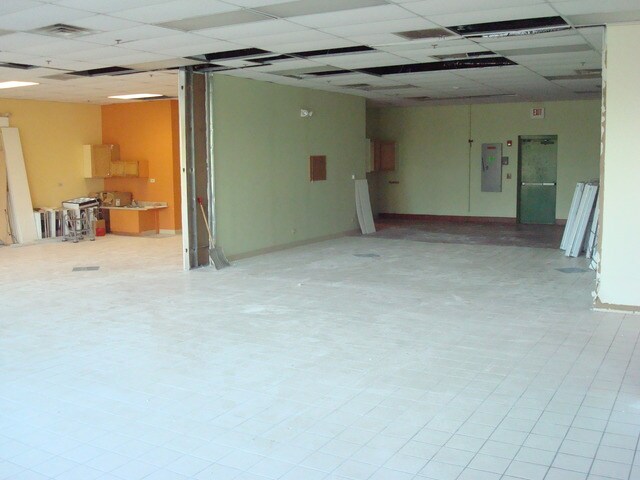 More Photos Of 11300-11314 W Southwest Hwy, Orland Park Storefront Retail Office For Lease