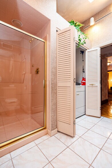 More Photos Of 90 Putnam Pike, Johnston Flex For Sale