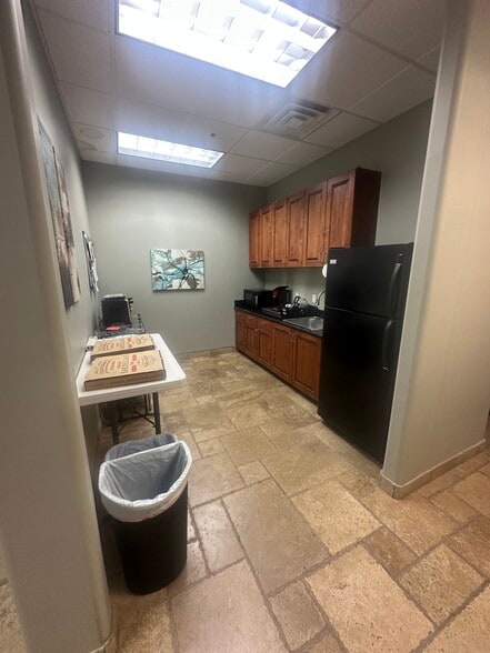 More Photos Of 2222 W Parkside Ln, Phoenix Light Manufacturing For Sale