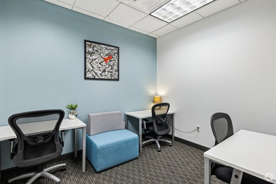 More Photos Of 2415 E Camelback Rd, Phoenix Coworking Space