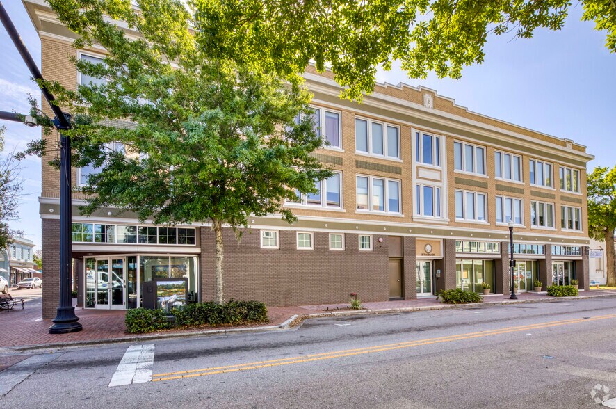 More Photos Of 20 3rd St SW, Winter Haven Storefront Retail Office For Lease