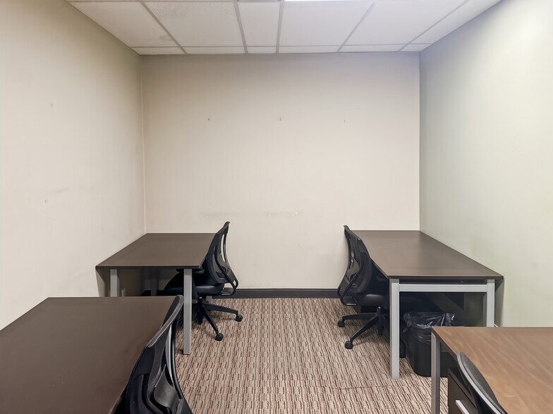 More Photos Of 10 Four Seasons Pl, Toronto Coworking Space