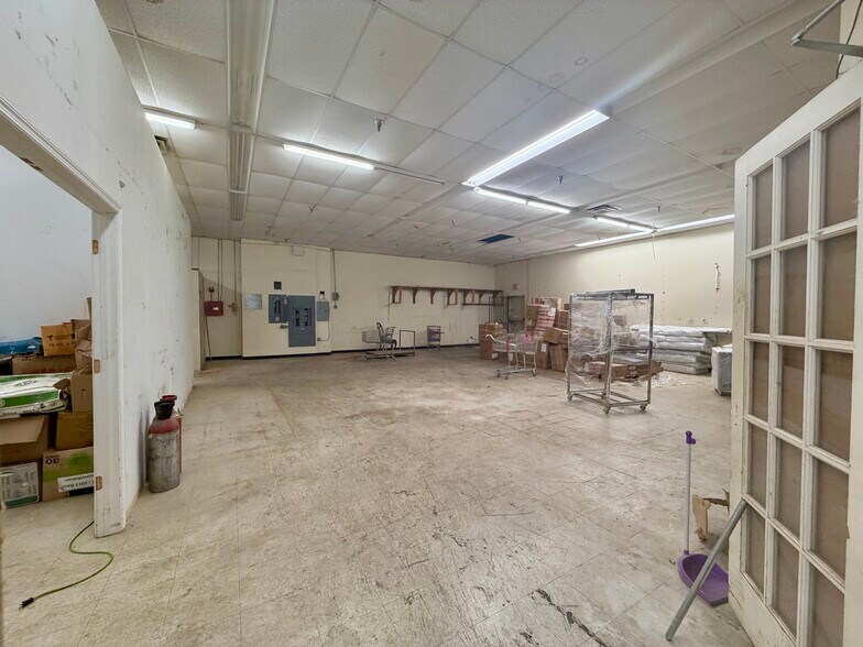 More Photos Of 5068 W Colonial Dr, Orlando Storefront For Sale