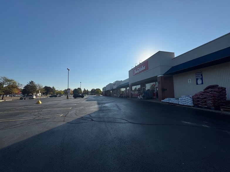 More Photos Of 33503-33533 5 Mile Rd, Livonia Storefront For Sale