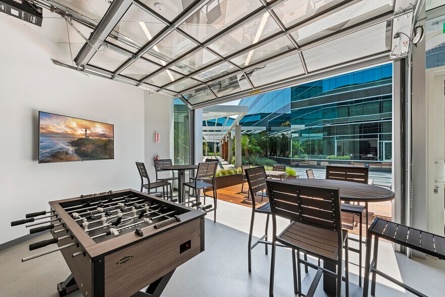 More Photos Of 9655 Granite Ridge Dr, San Diego Unknown For Lease