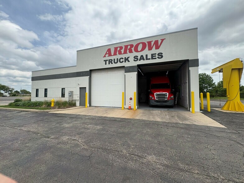More Photos Of 241 W South Frontage Rd, Bolingbrook Mixed Retail For Sale