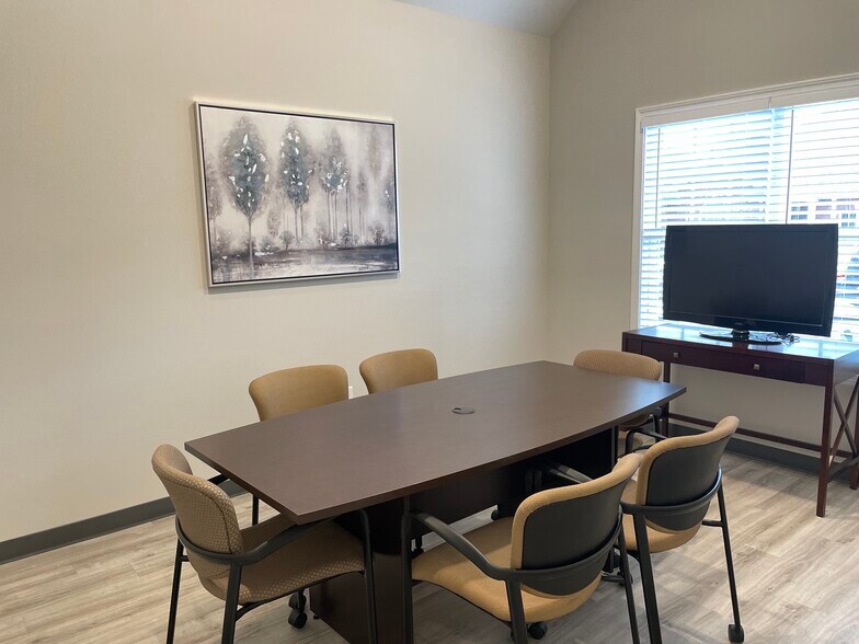 More Photos Of 247 River Park North Dr, Woodstock Medical For Sale