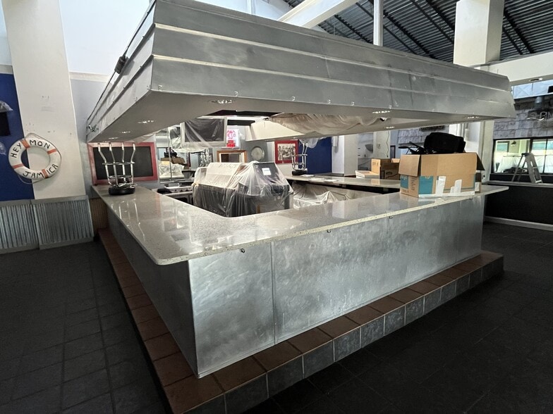 More Photos Of 9800 Front Beach Rd, Panama City Restaurant For Lease