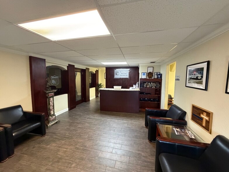 More Photos Of 1302 W Busch Blvd, Tampa Office For Sale