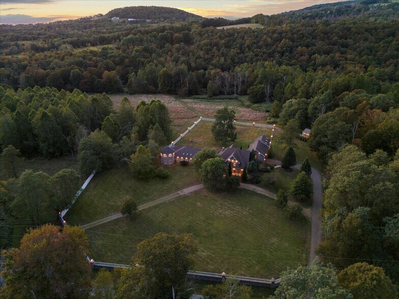 More Photos Of 3533 PA 2012, Union Dale Specialty For Sale