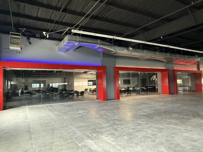 More Photos Of 2000 E Richmond Ave, Fort Worth Warehouse For Lease