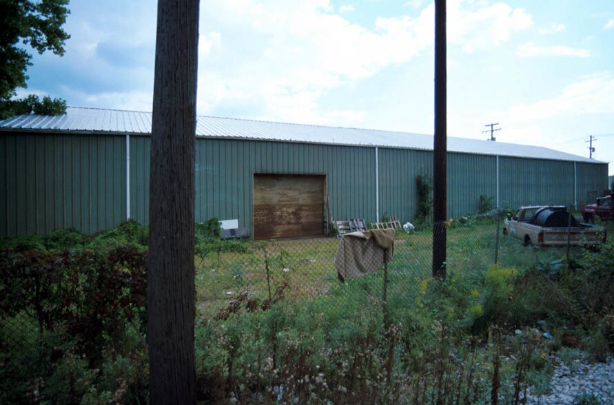 More Photos Of 1423 Dille Rd, Euclid Warehouse For Lease