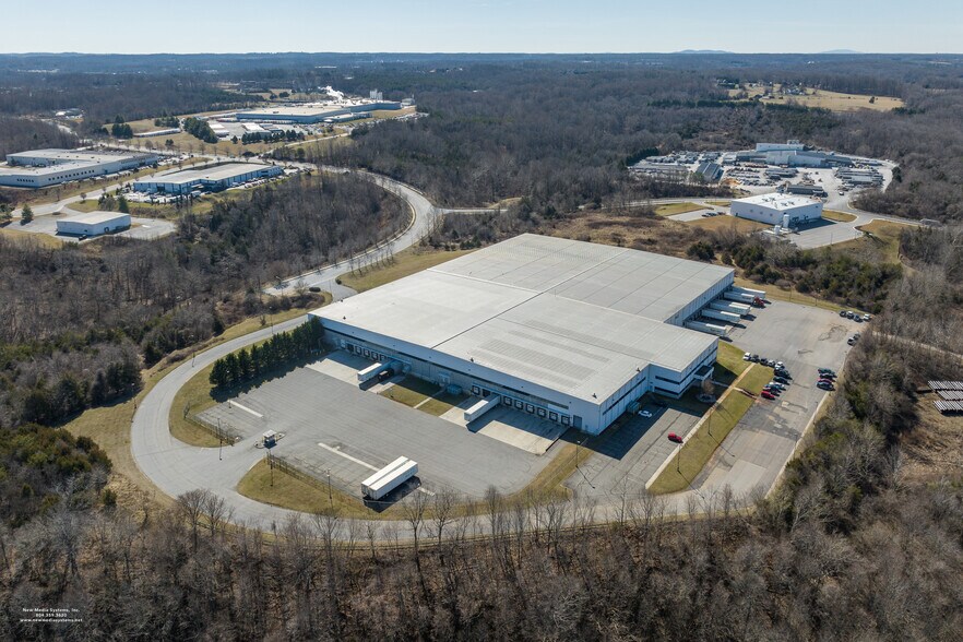 More Photos Of 314 Jefferson Ridge Pky, Lynchburg Distribution For Lease