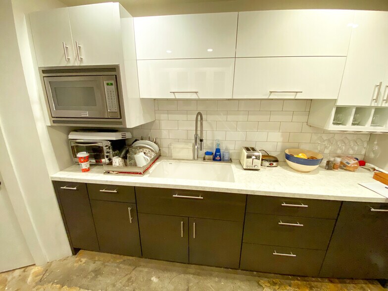 More Photos Of 615 B St, San Rafael Research And Development For Lease