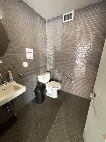 More Photos Of 178-02 Jamaica Ave, Jamaica Storefront Retail Office For Lease