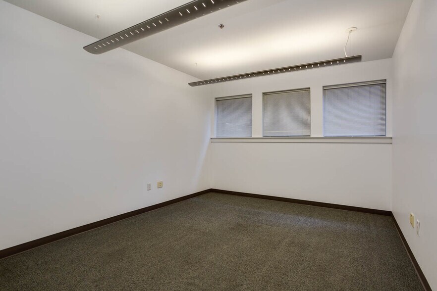 More Photos Of 1140 E Market St, Charlottesville Office For Lease