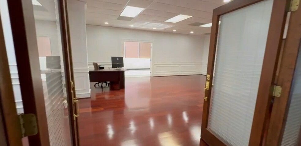 More Photos Of 11011 Jones Rd, Houston Office For Sale