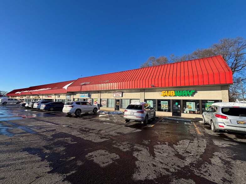 Primary Photo Of 590 W Columbia Ave, Battle Creek Storefront For Lease