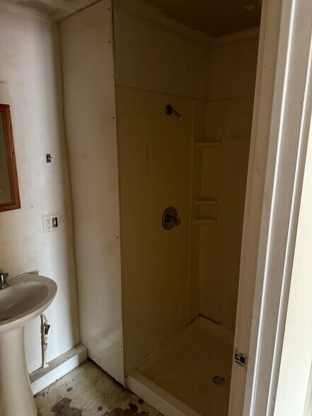 More Photos Of 107 W Main St, Coffeen Storefront Retail Residential For Sale