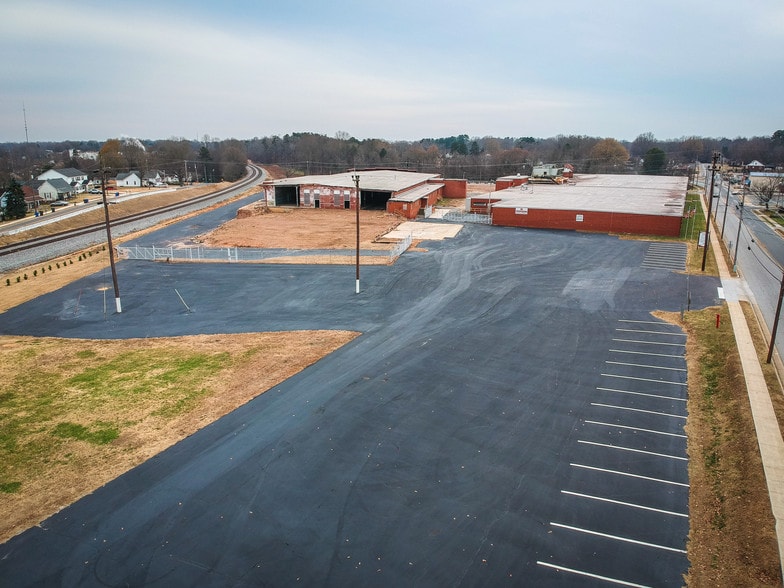 More Photos Of 501 S Main St, Landis Manufacturing For Sale