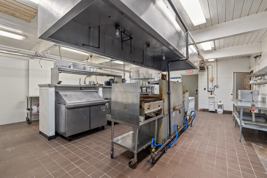 More Photos Of 4552 Gilliland Dr, Kimball Restaurant For Sale