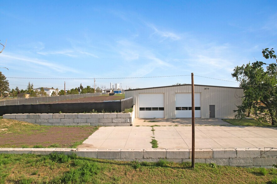 Primary Photo Of 600 Sioux Ave, Simla Manufacturing For Sale