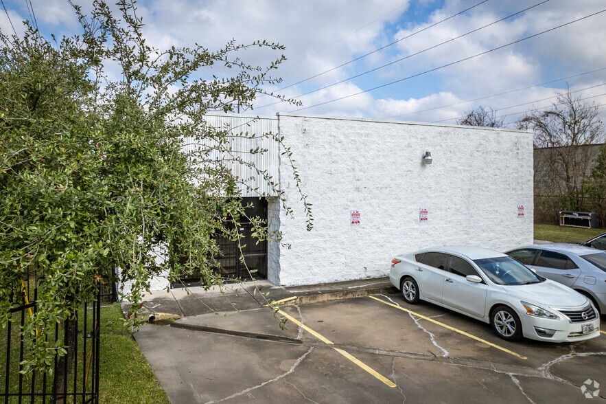 More Photos Of 8403 Almeda. Rd, Houston Unknown For Lease