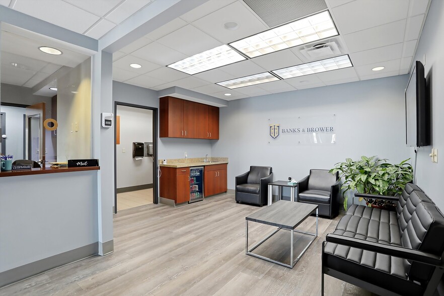 More Photos Of 8770 Purdue Rd, Indianapolis Office For Sale