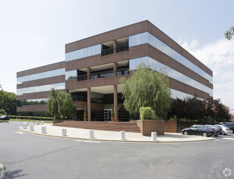 More Photos Of 4944 Parkway Plaza Blvd, Charlotte Office For Lease