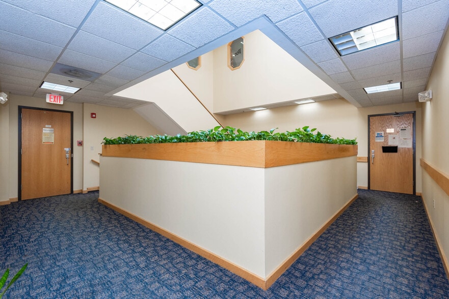 More Photos Of 39 Cross St, Peabody Medical For Lease