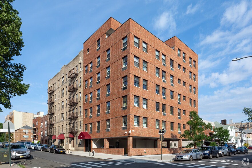 Primary Photo Of 1701 Parkview Ave, Bronx Apartments For Sale