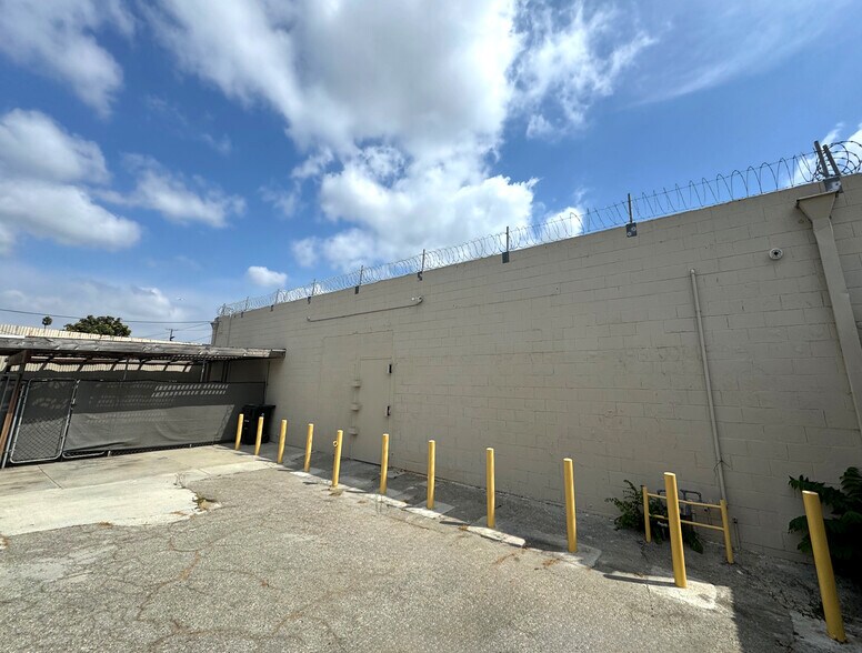 More Photos Of 12637 S Main St, Los Angeles Light Distribution For Sale