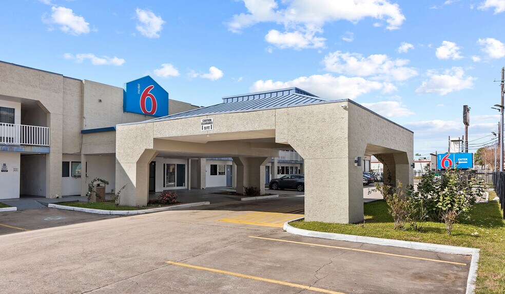 Primary Photo Of 15725 Bammel Village Dr, Houston Hotel For Sale