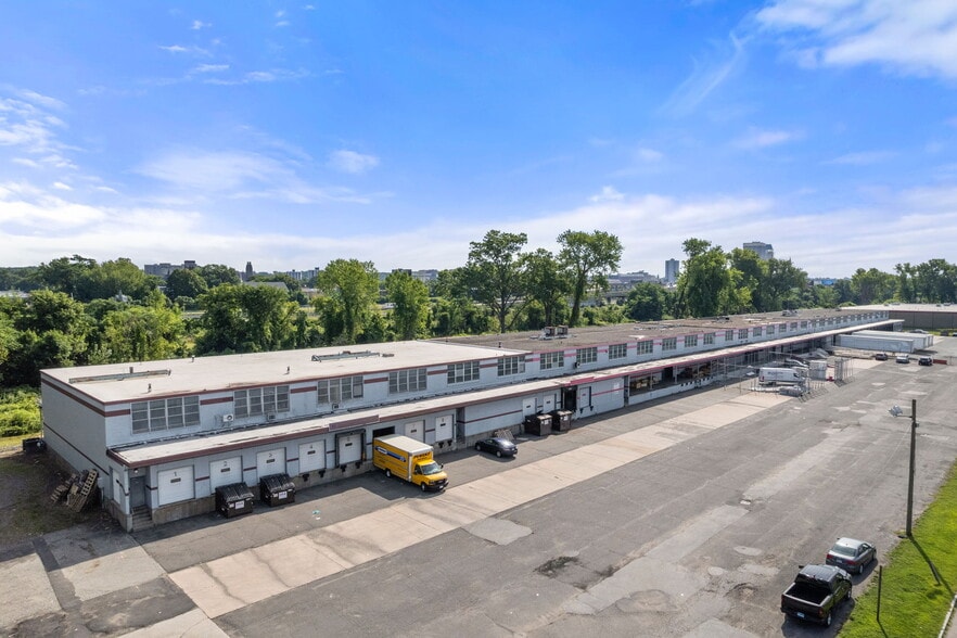 More Photos Of 87-147 Avocado St, Springfield Distribution For Sale