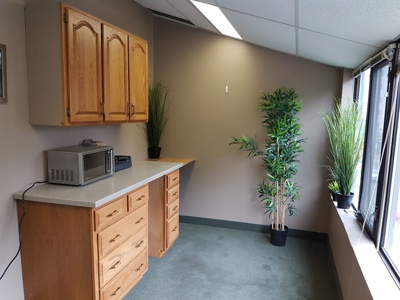 More Photos Of 180 James St S, Hamilton Office For Lease