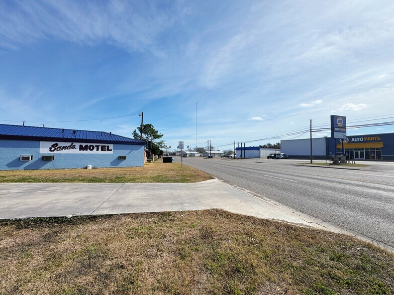 More Photos Of 1207 W Main St, Port Lavaca Hotel For Sale