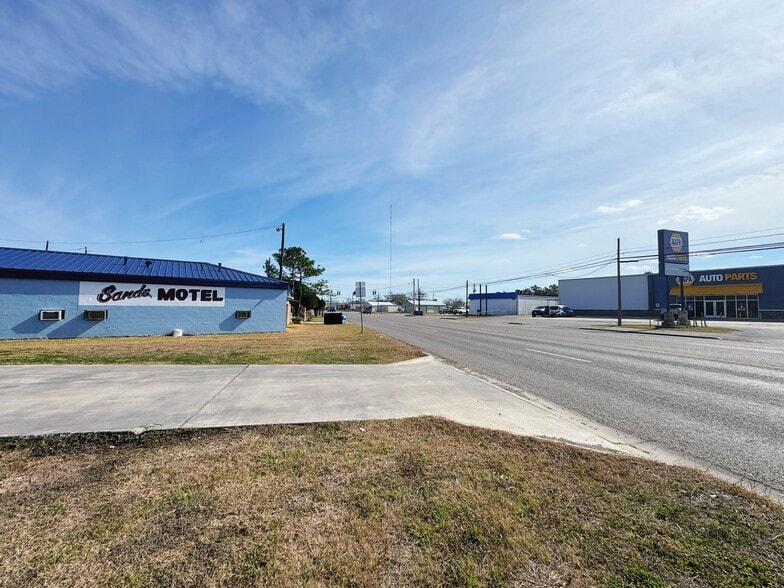 More Photos Of 1207 W Main St, Port Lavaca Hotel For Sale