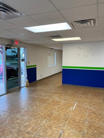 More Photos Of 418 W Chambers St, Cleburne Office For Lease