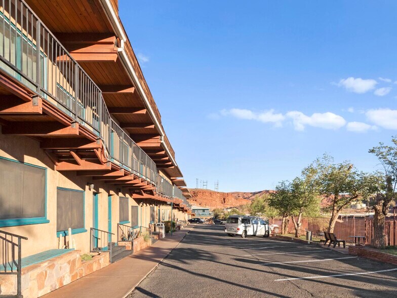 More Photos Of US 163 & San Juan River, Mexican Hat Hotel For Sale