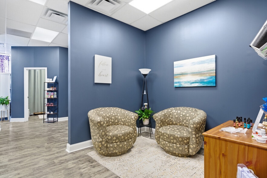 More Photos Of 5472-5486 Southern Maryland Blvd, Lothian Storefront For Sale