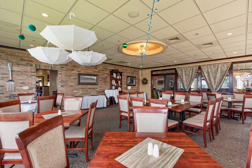 More Photos Of 824 Paul Bunyan, Bemidji Restaurant For Sale