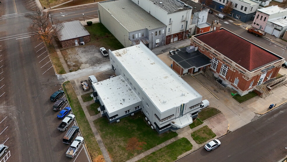 Primary Photo Of 11 N Walnut St, Iola Apartments For Sale