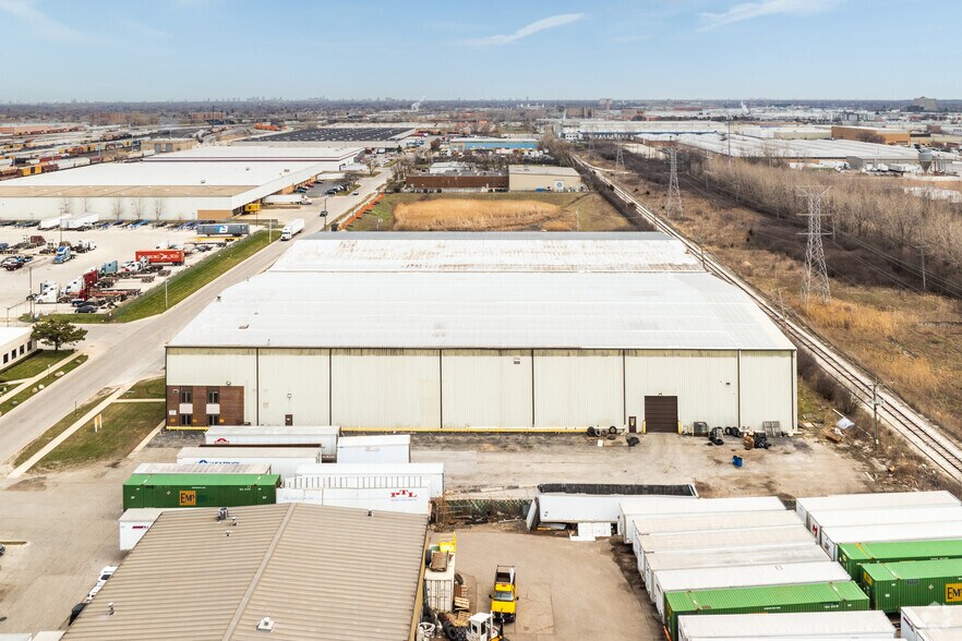 More Photos Of 5443 W 70th Pl, Bedford Park Manufacturing For Sale